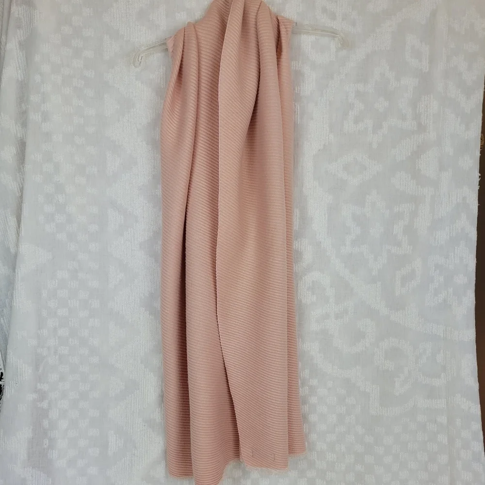 Lands End pale pink wide scarf ribbed with fringe ends cozy warm soft fabric